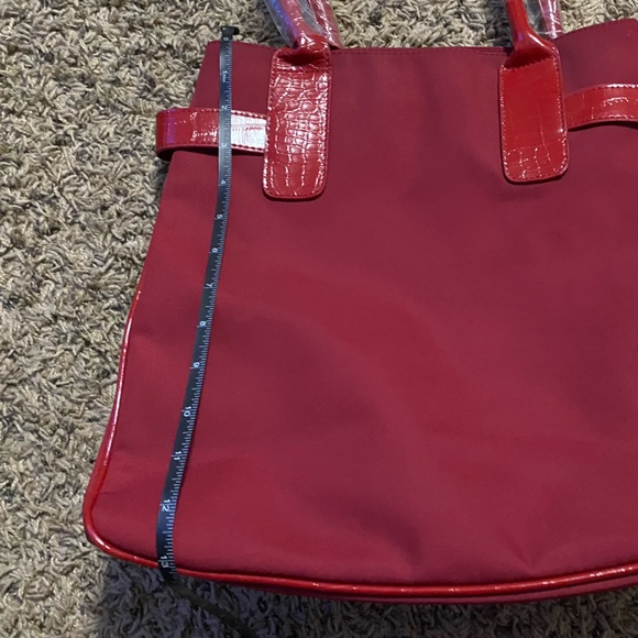 Mid sized Square Unbranded Red Handbag NWOT 13” x 13” - Picture 10 of 10